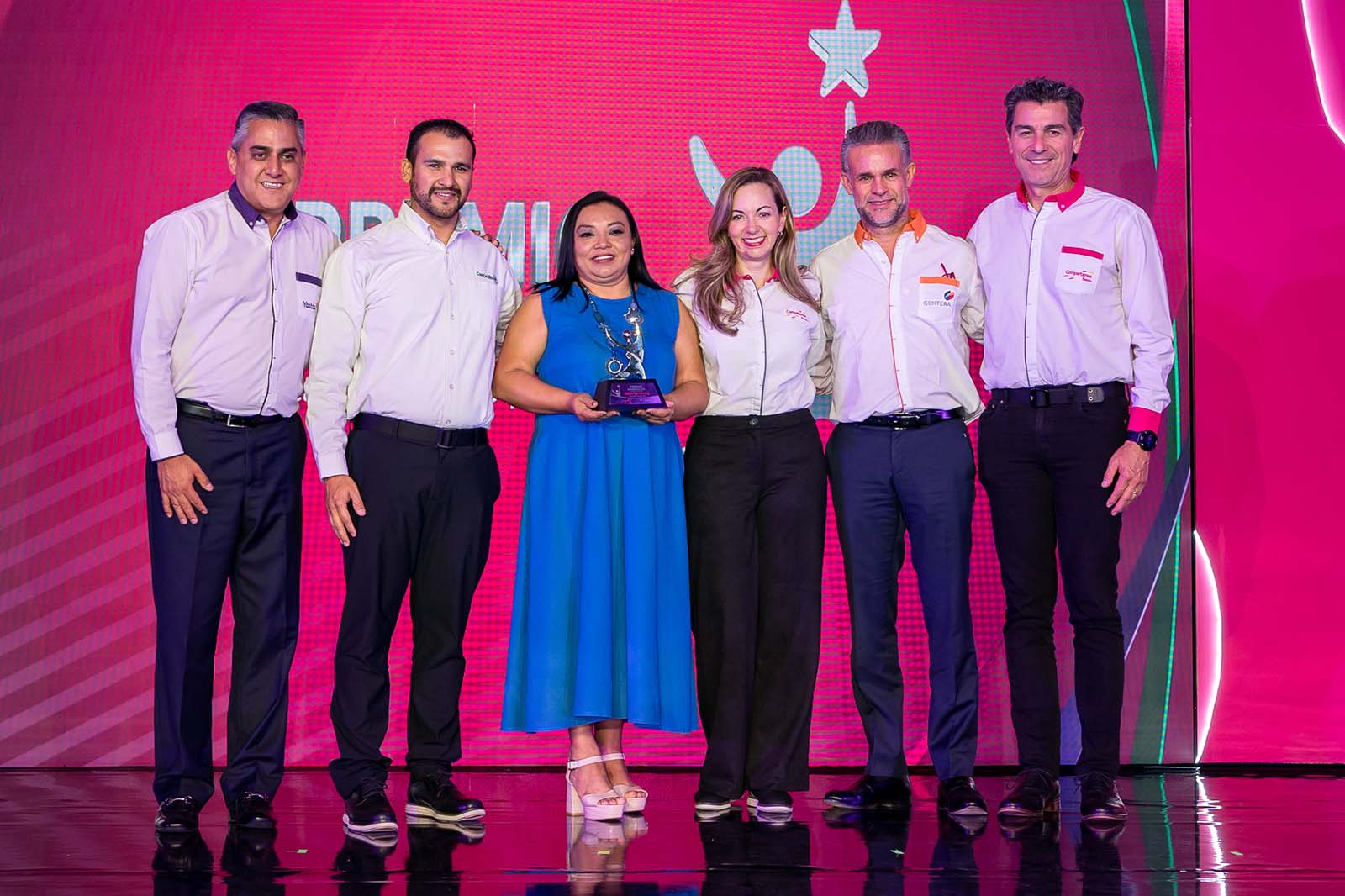 Yadira Tziu en celebración en el Premio Emprendedores 2024.