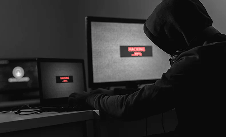 Hacker vulverando sistemas