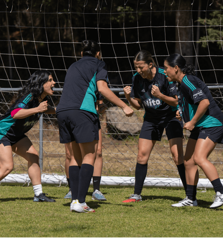 Jugadoras de la Queens League patrocinadas por Compartamos Banco