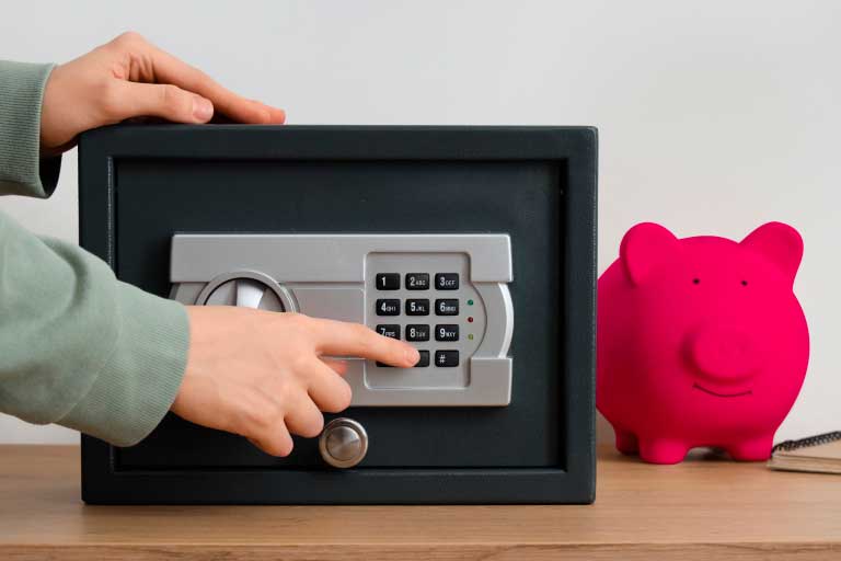 Proteger tu dinero no es meterlo en una caja fuerte. Conoce cómo funcionan los certificados de depósito.