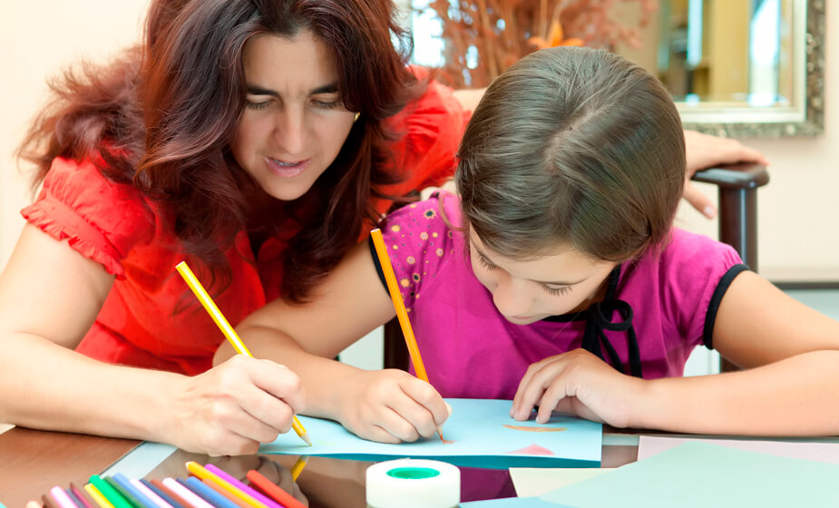 Aprende a cómo ayudar a tus hijos adolescentes a estudiar.