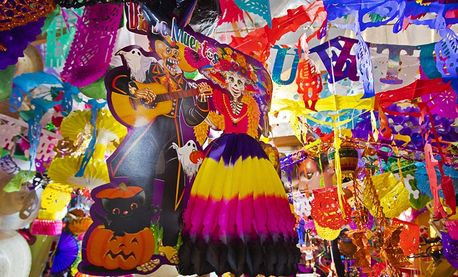 Manualidades para adornar tu negocio en Día de Muertos