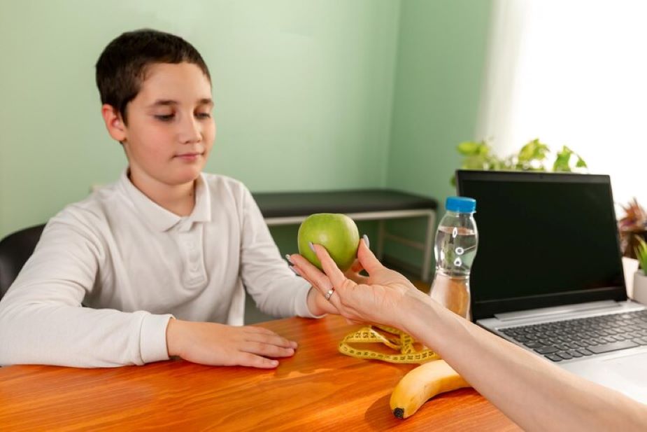 Durante la comida se genera una relación positiva entre el niño y los padres, en donde se toman en consideración los intereses del niño.