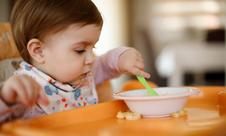 Conoce cómo empezar con la alimentación complementaria de tu bebé.