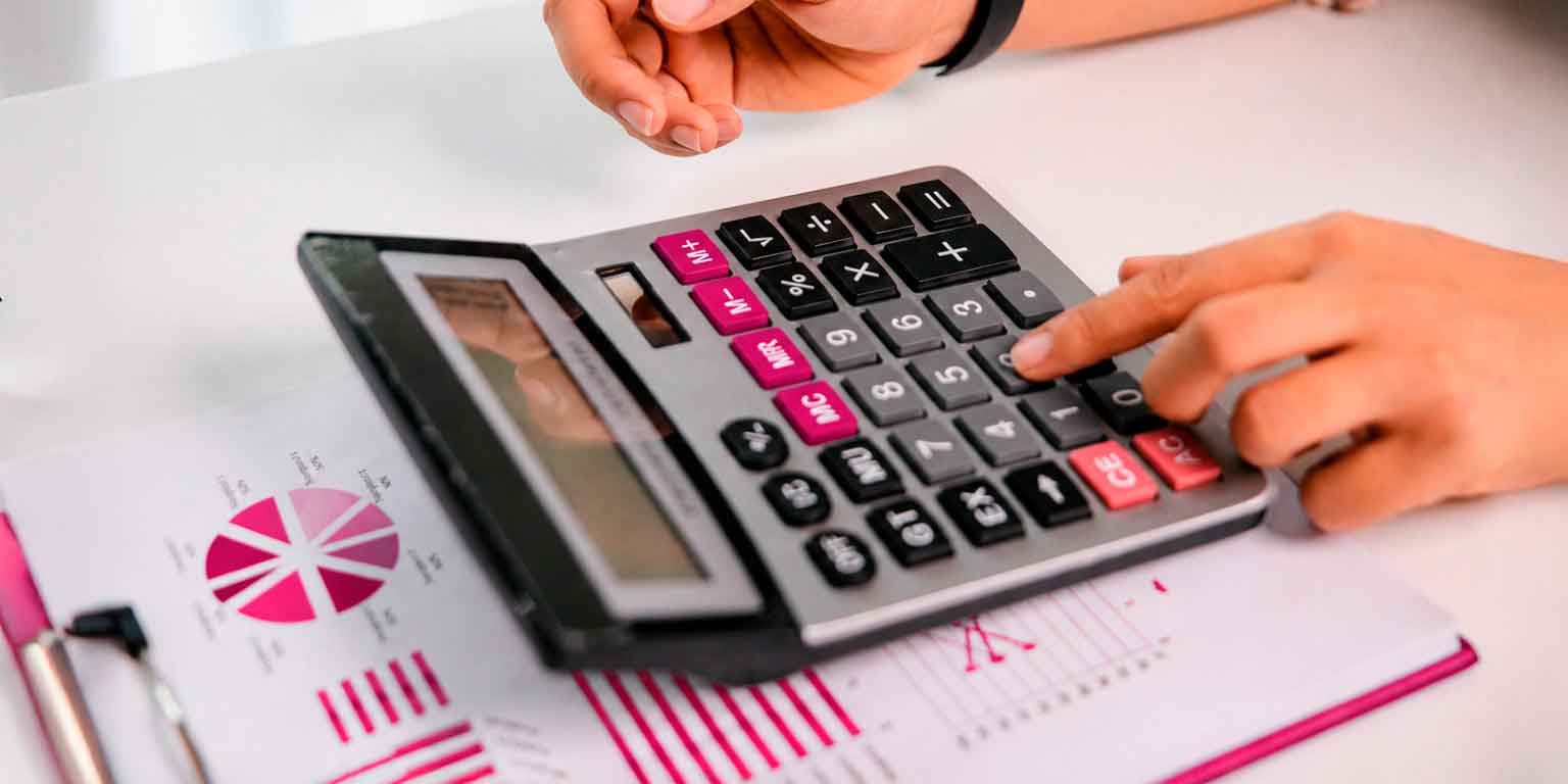 Cómo calcular el precio de un producto paso a paso con fórmulas y ejemplos.