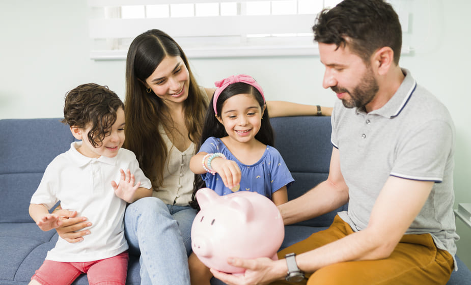 Ahorrar en familia es más sencillo si lo haces con un plan financiero.
