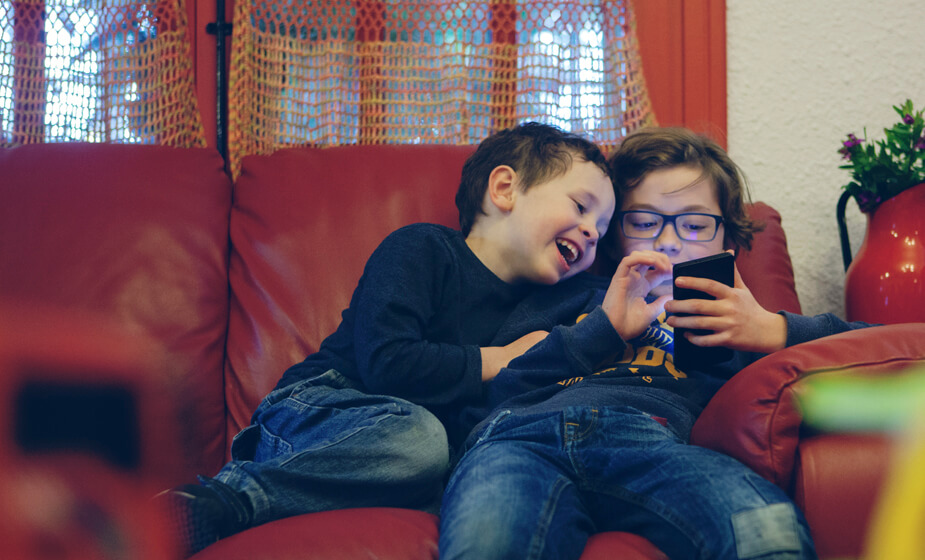 El internet es el nuevo compañero y amigo de tus hijos en todas sus actividades.
